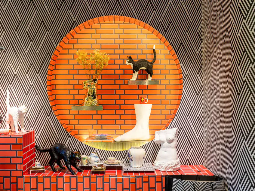 SELETTI custom display and wall setting